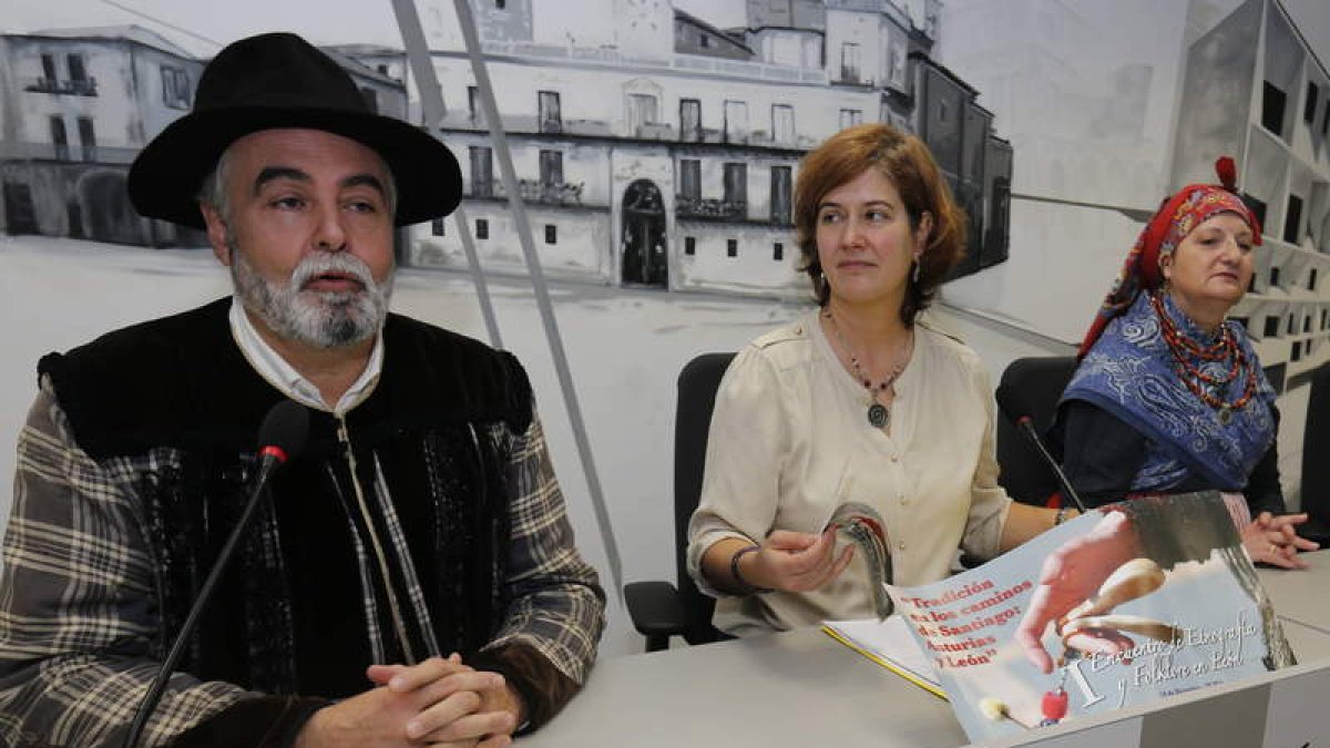 Javier Emperador, de Centro Cultura Tradicional de León, junto a Margarita Torres