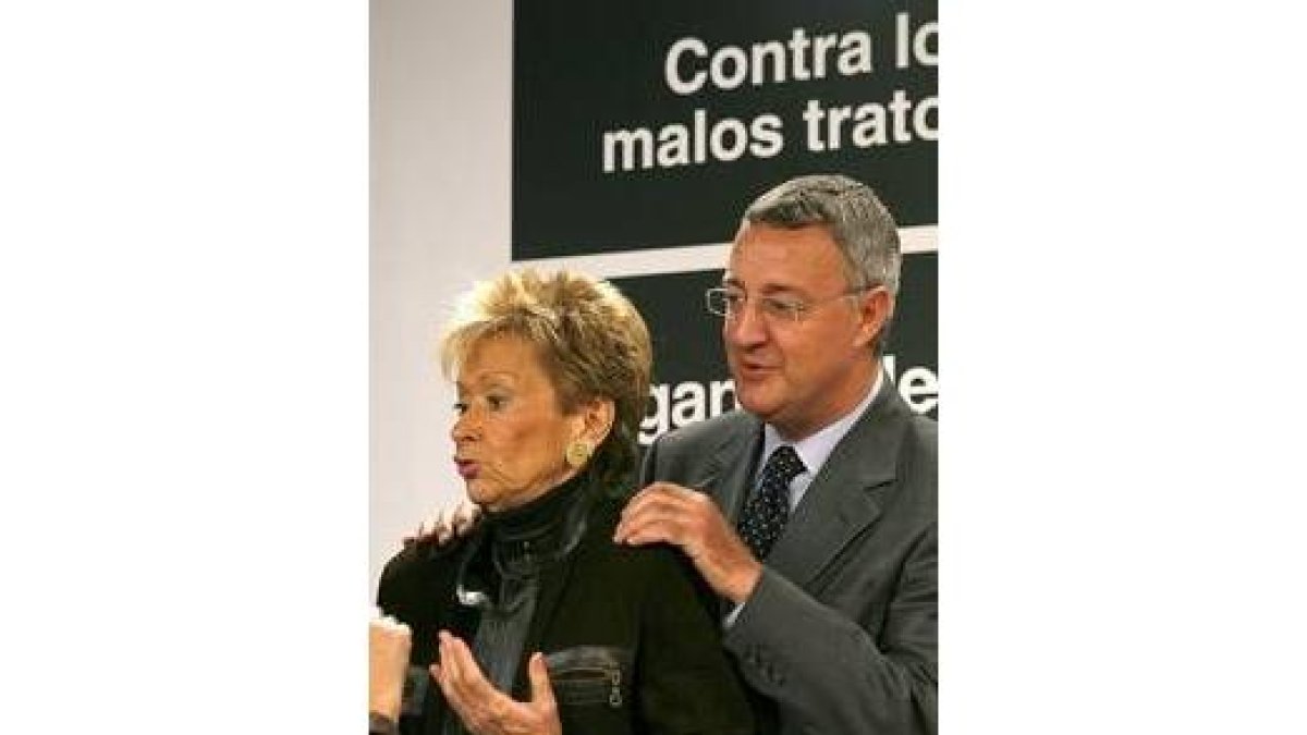 De la Vega y Caldera presentaron ayer la campaña del Gobierno