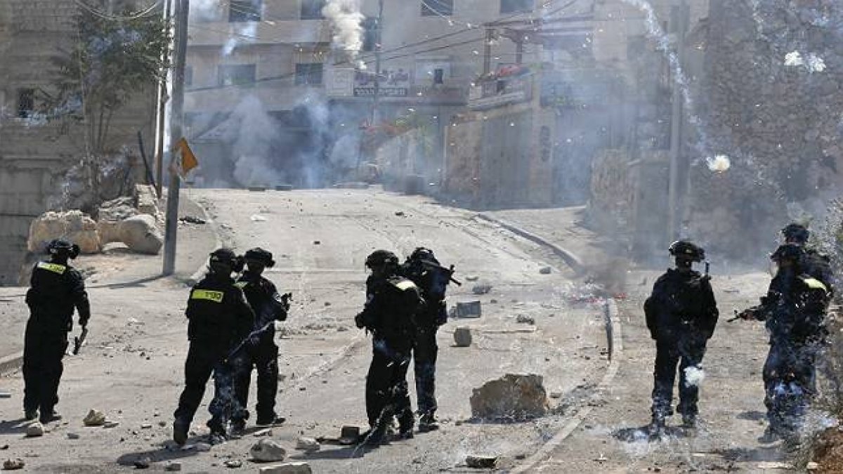 Soldados israelís en los enfrentamientos en Jeruselén Este contra palestinos