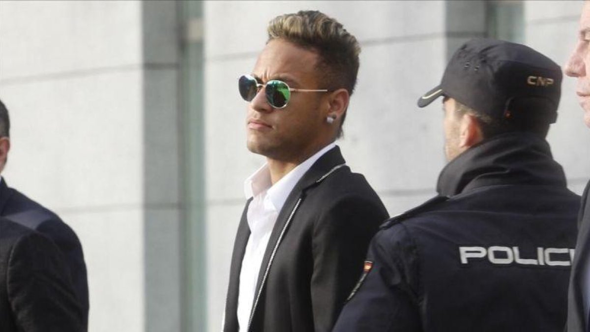 Neymar, en su comparecencia en la Audiencia Nacional, en febrero pasado.