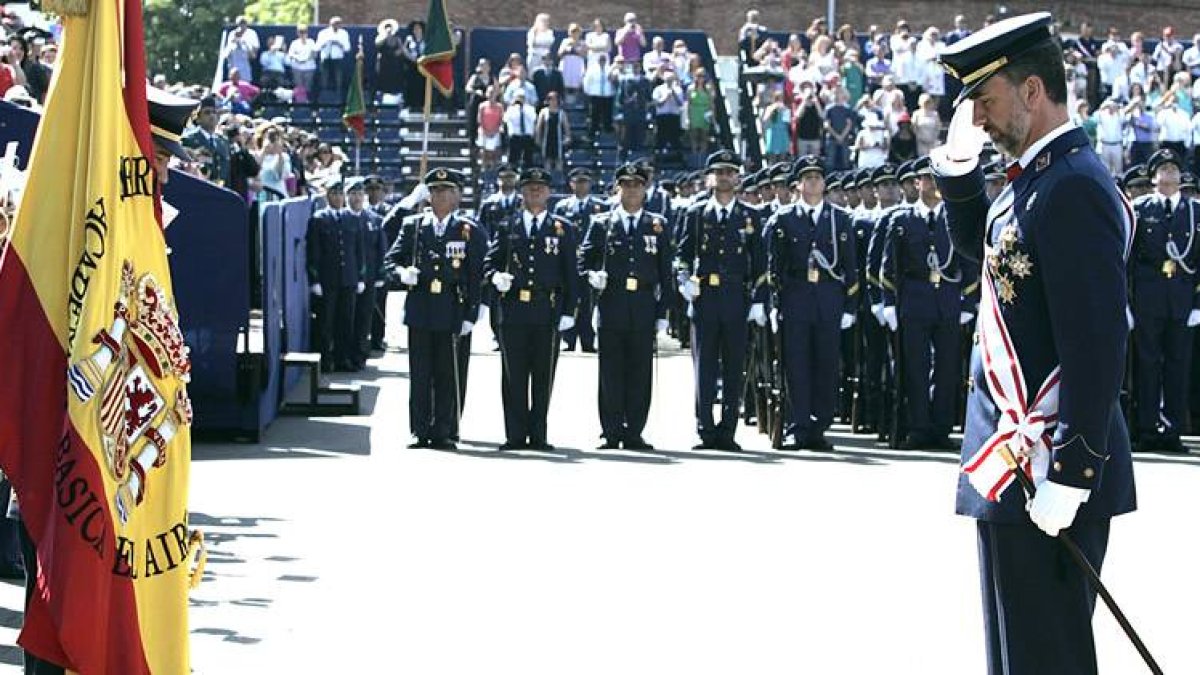Su alteza real el príncipe de Asturias preside el acto de entrega de Reales Despachos a los nuevos sargentos de la XXI Promoción de la Academia Básica del Ejército del Aire.