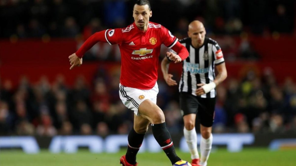 Ibrahimovic, en su reaparición ante el Newcastle.