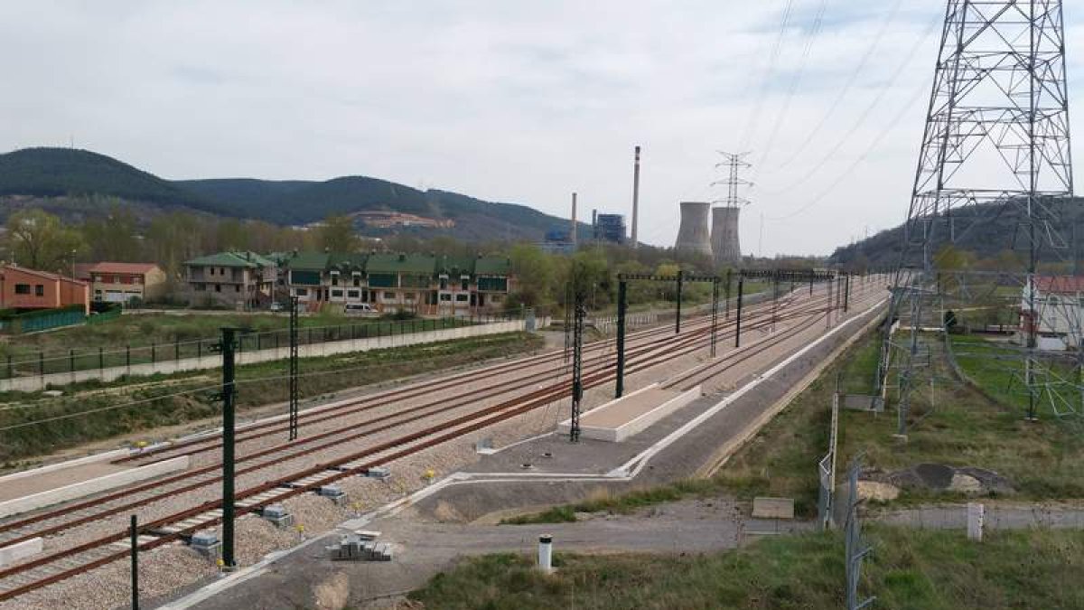 Final de la traza ferroviaria que enlaza la plataforma convencional con el ramal de Alta Velocidad que conecta a la variante. MASF