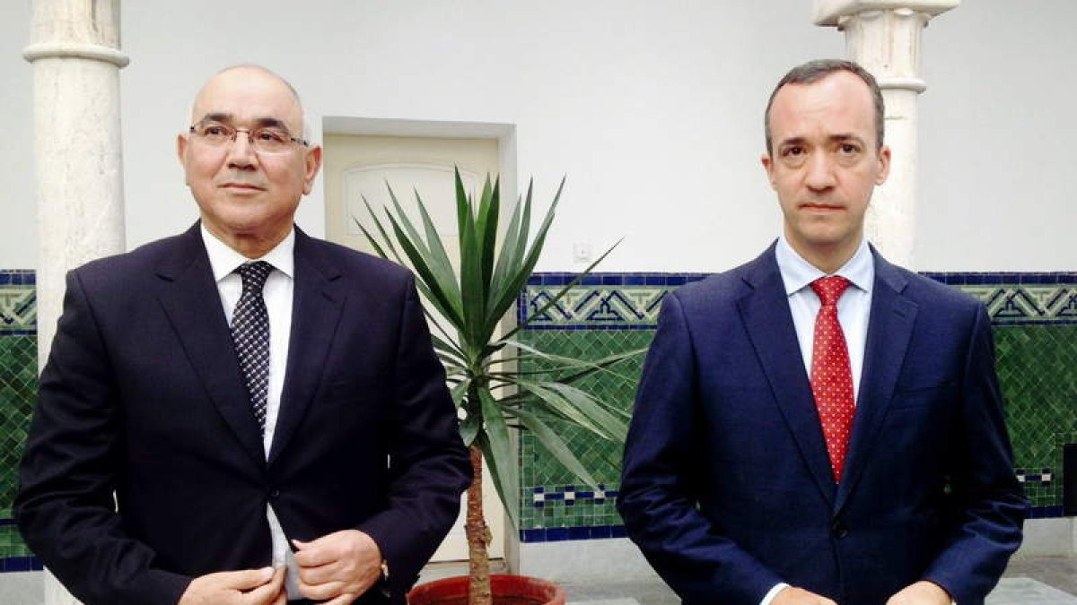Charki Draiss y Francisco Martínez, ayer en Rabat.