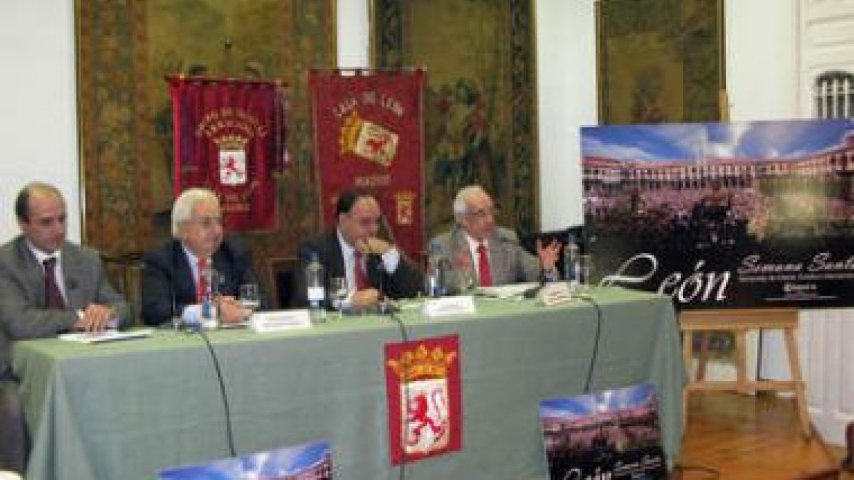 Sanz, San José, Álvarez y Díaz Carro, en el acto.
