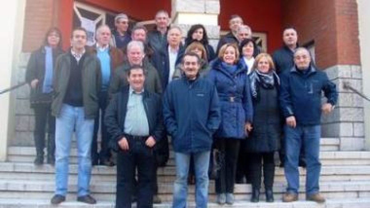 La casa de la cultura de La Robla reunió a diputados, alcaldes y concejales del PSOE.