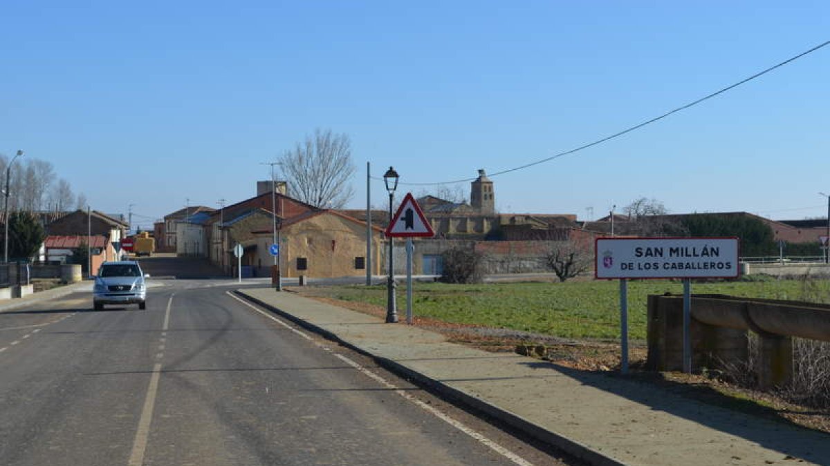 La carretera de San Millán de los Caballeros es una de las acometidas el año pasado. MEDINA