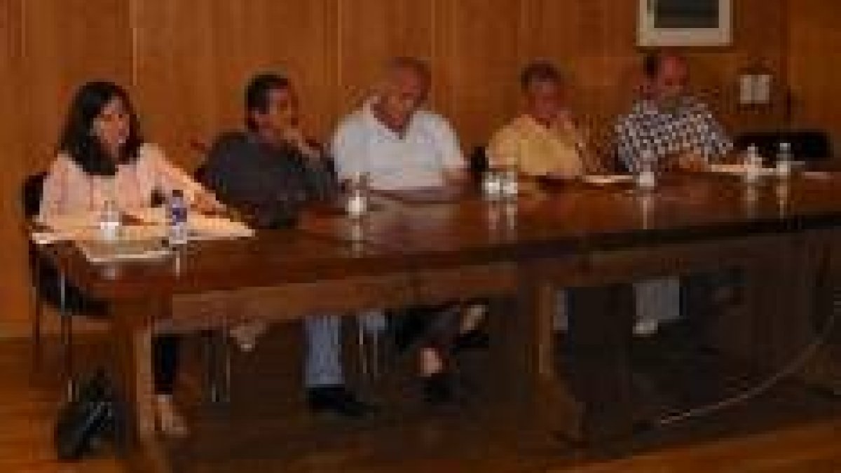 Los representantes del PP en Bembibre, durante el pleno en el que se aprobó el nuevo PGOU