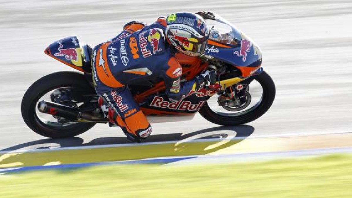 El alemán Sandro Cortese, ya campeón de Moto3, en los entrenamientos de este sábado en Cheste.