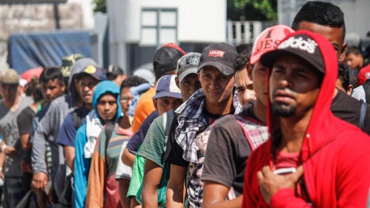 Migrantes hondureños que decidieron acogerse a la tarjeta humanitaria para establecerse de manera legal en territorio mexicano.