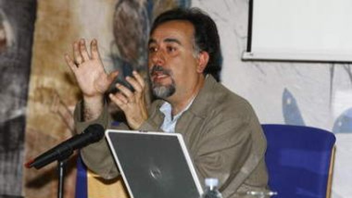 El arqueólogo Emilio Campomanes, ayer durante la charla