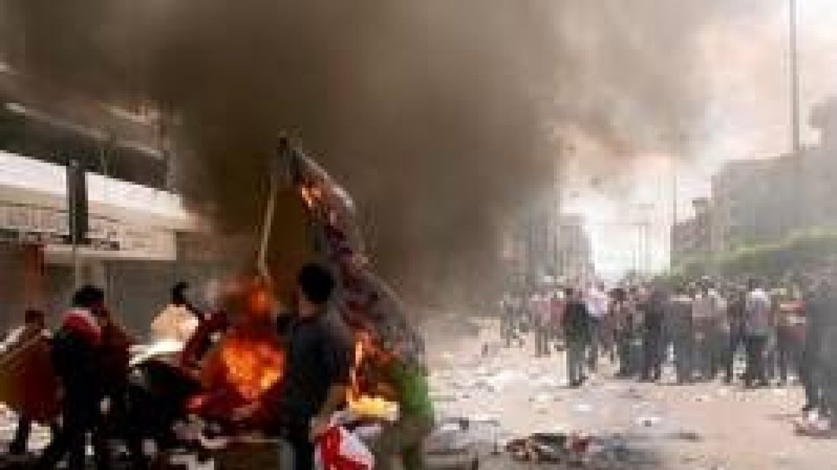 Simpatizantes del movimiento Futuro, afín al gobierno libanés, saquearan la sede del partido Baath