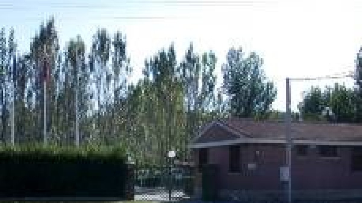 Vista de la entrada del camping municipal ubicado en Veguellina