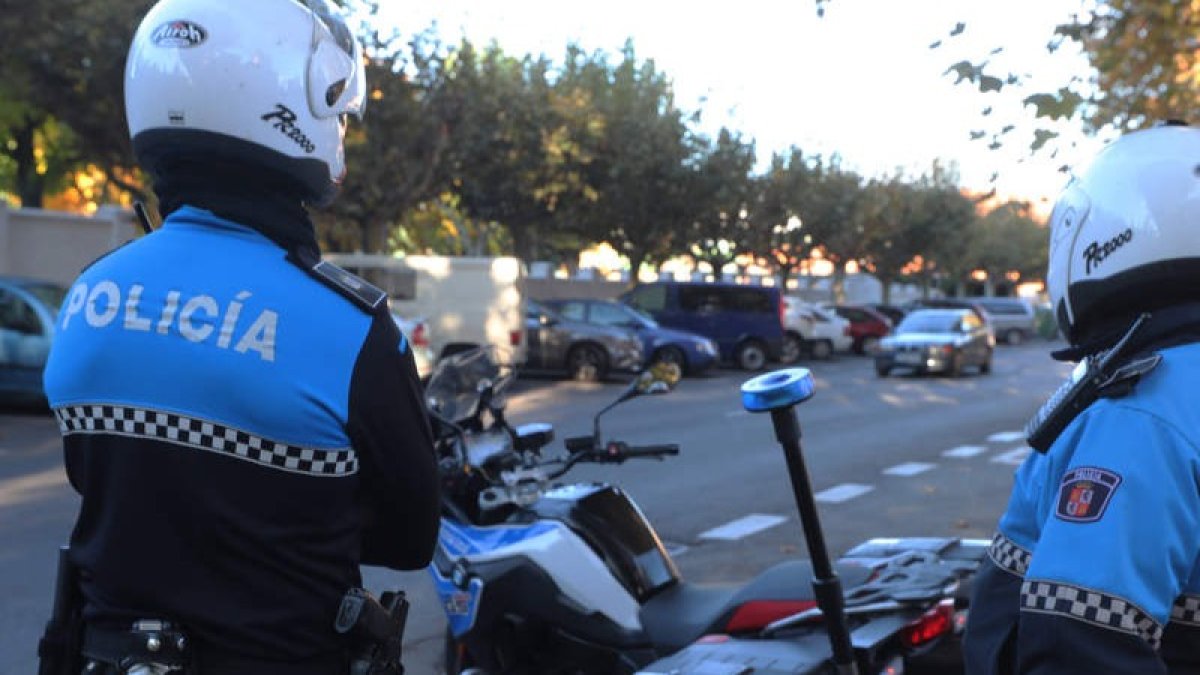 Agentes de la Policía Local en León. RAMIRO