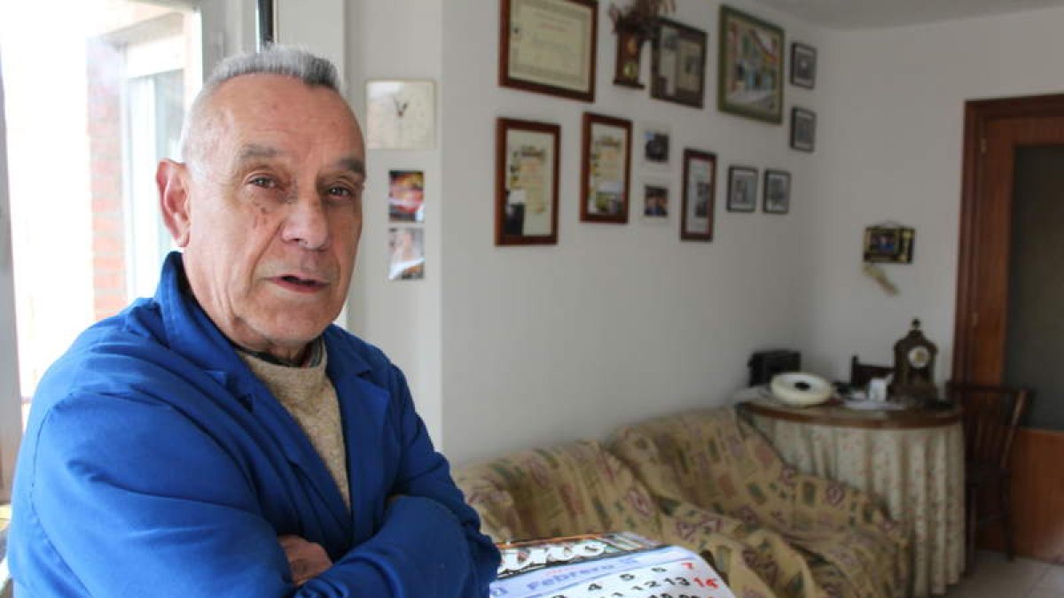 Maximino Fernández, jubilado bañezano. ANA VALENCIA
