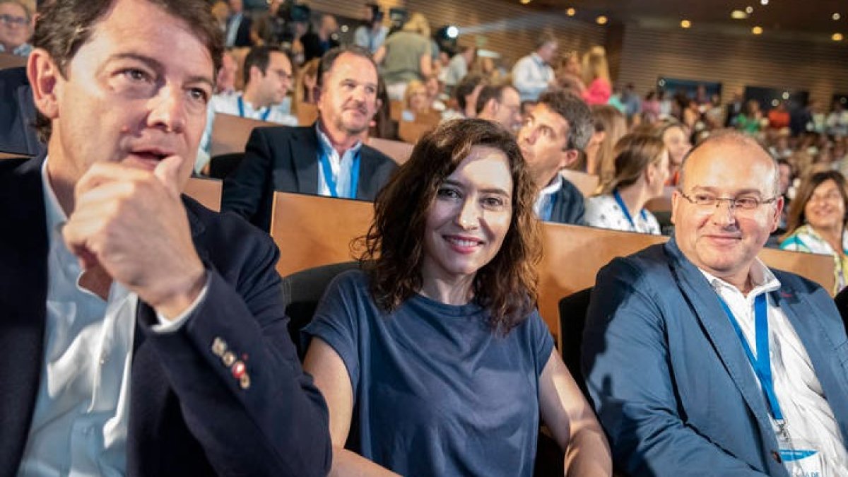 Alfonso Fernández Mañueco junto a Isabel Díaz Ayuso. ISMAEL HERRERO