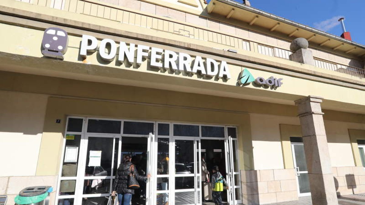 Imagen de archivo de la estación de tren de Ponferrada. L.DE LA MATA