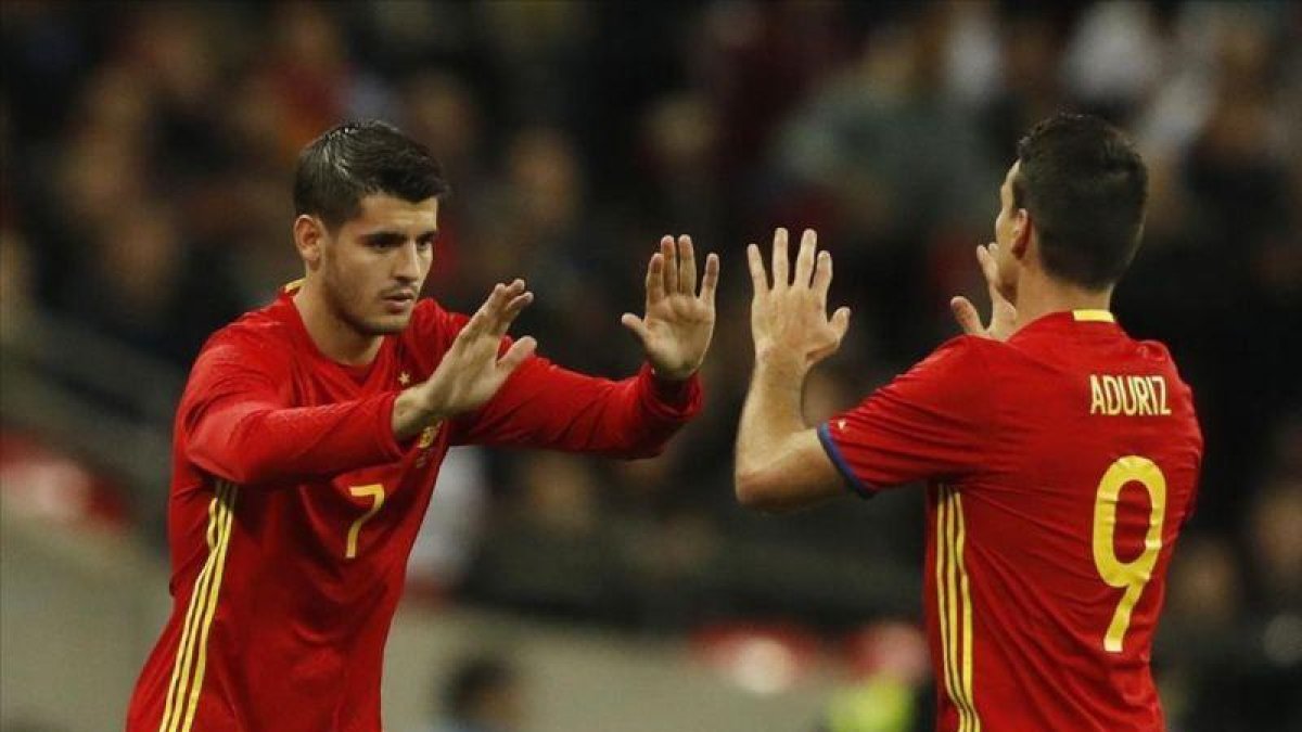 Morata sustituye a Aduriz en el segundo tiempo del Inglaterra-España en Wembley.