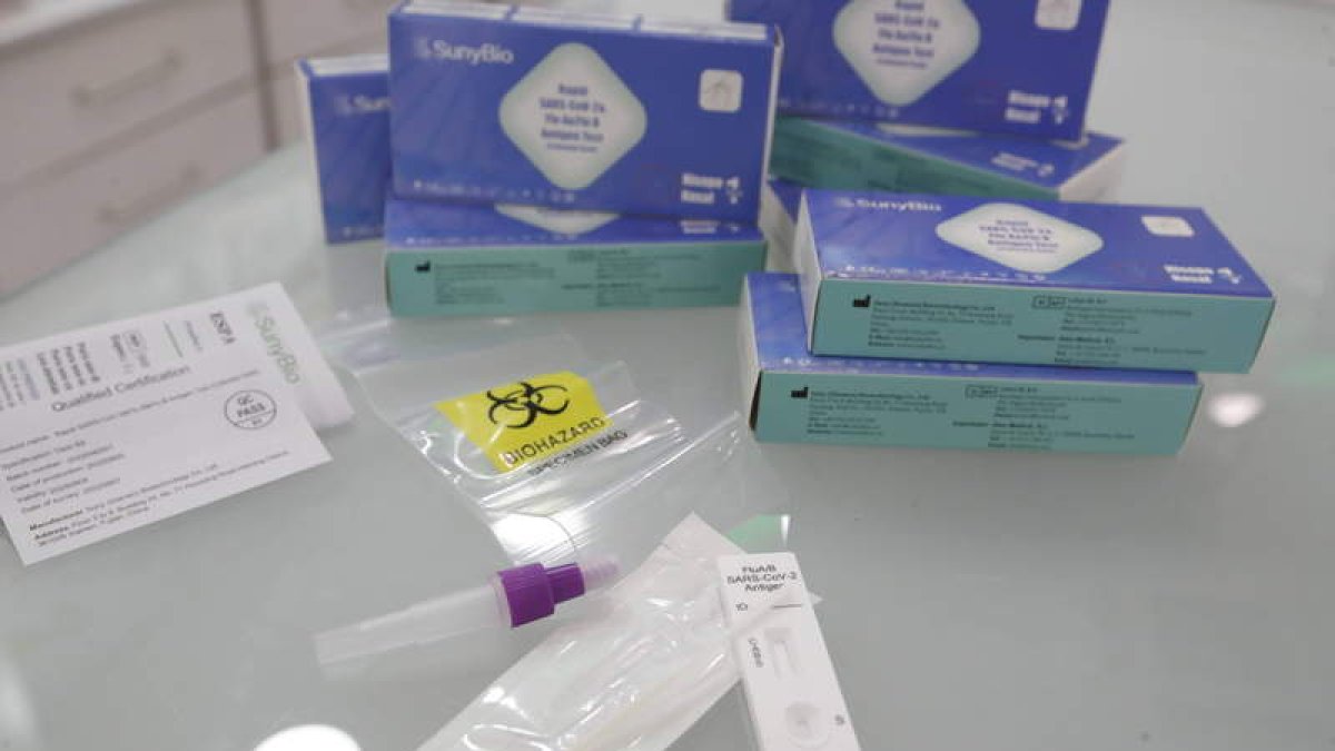 El test mide coronavirus y gripe A y B. RAMIRO