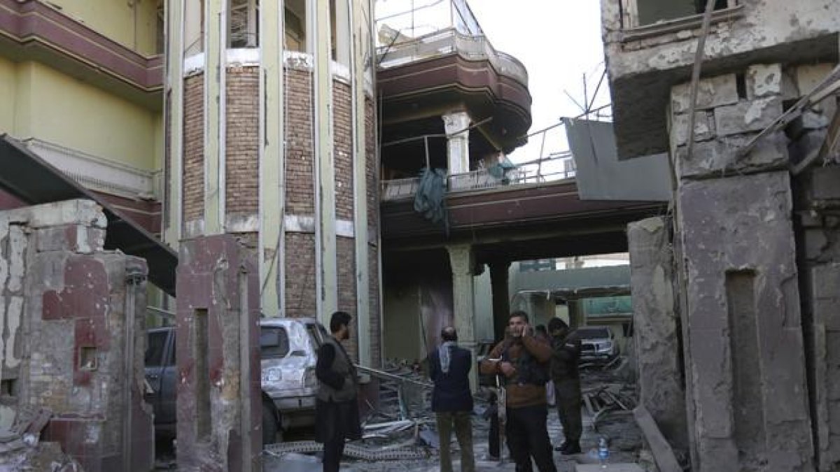 La embajada española en Kabul después de la explosión.