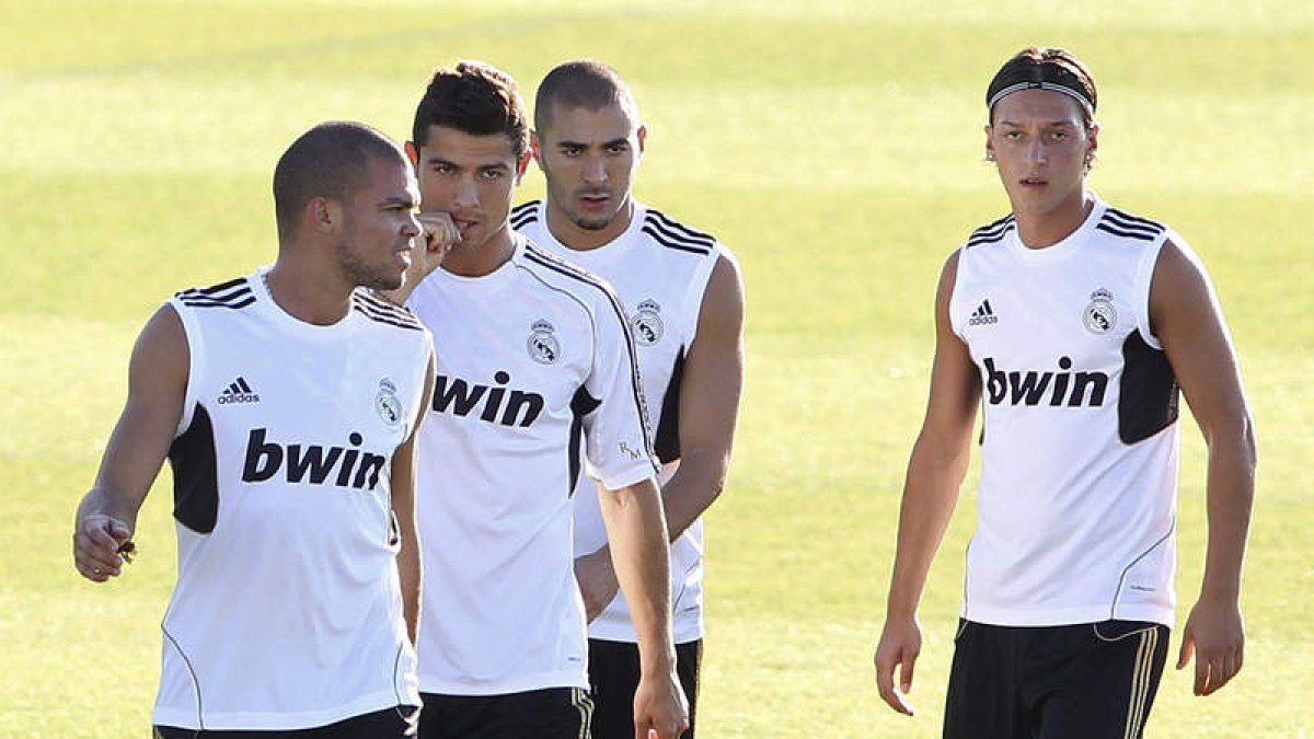 Pepe, Ronaldo, Benzema y Ozil, durante el entrenamiento para preparar el partido.