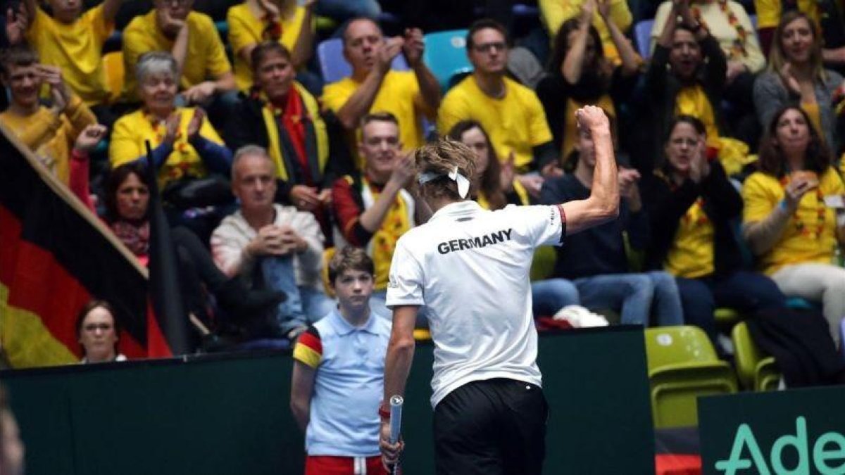 Alexander Zverev, durante su partido de clasificación para la Davis contra el húngaro Gabor Borsos.