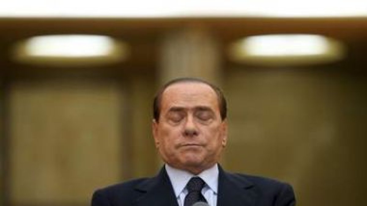 Berlusconi, antes de su discurso durante una reunión con el primer ministro rumano Emil Boc.