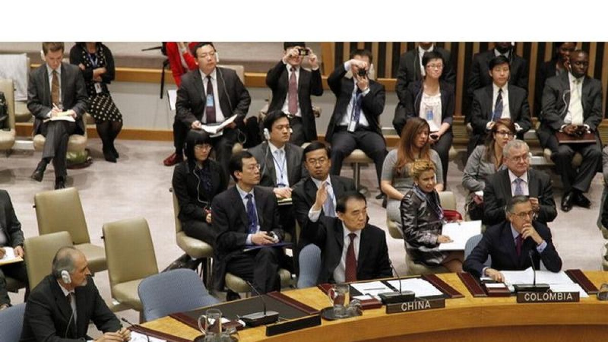 El representante de China en el Consejo de Seguridad, Li Baodong, ejerce su derecho a veto a la resolución de condena a Siria, el martes, en Nueva York.