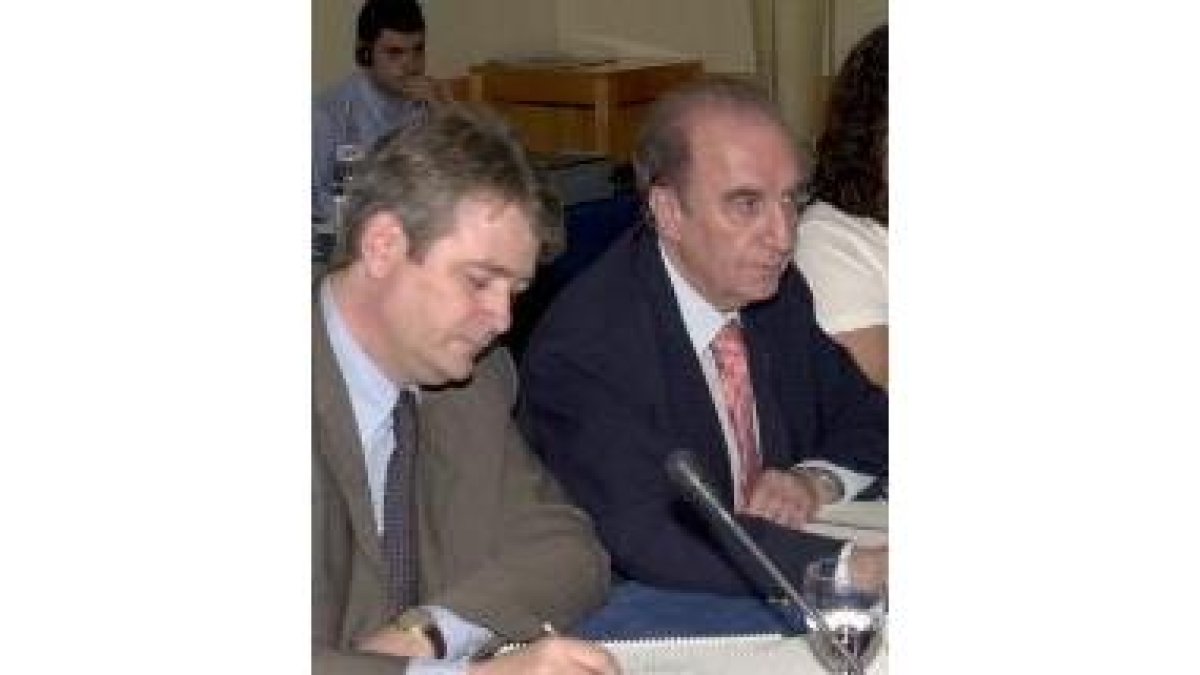 El director de la ACB, Josep Senespleda ,y el presidente Eduardo Portela