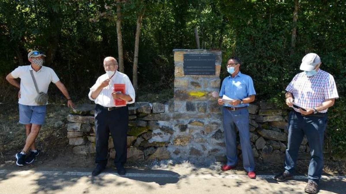 Inauguración de la placa en Porqueros para poner en valor la ruta de Künig. DL