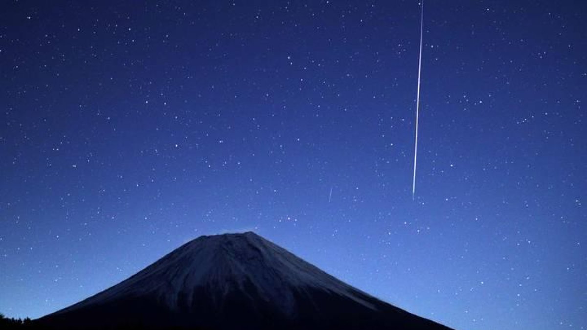 Imagen de un meteoro cruzando los cielos
