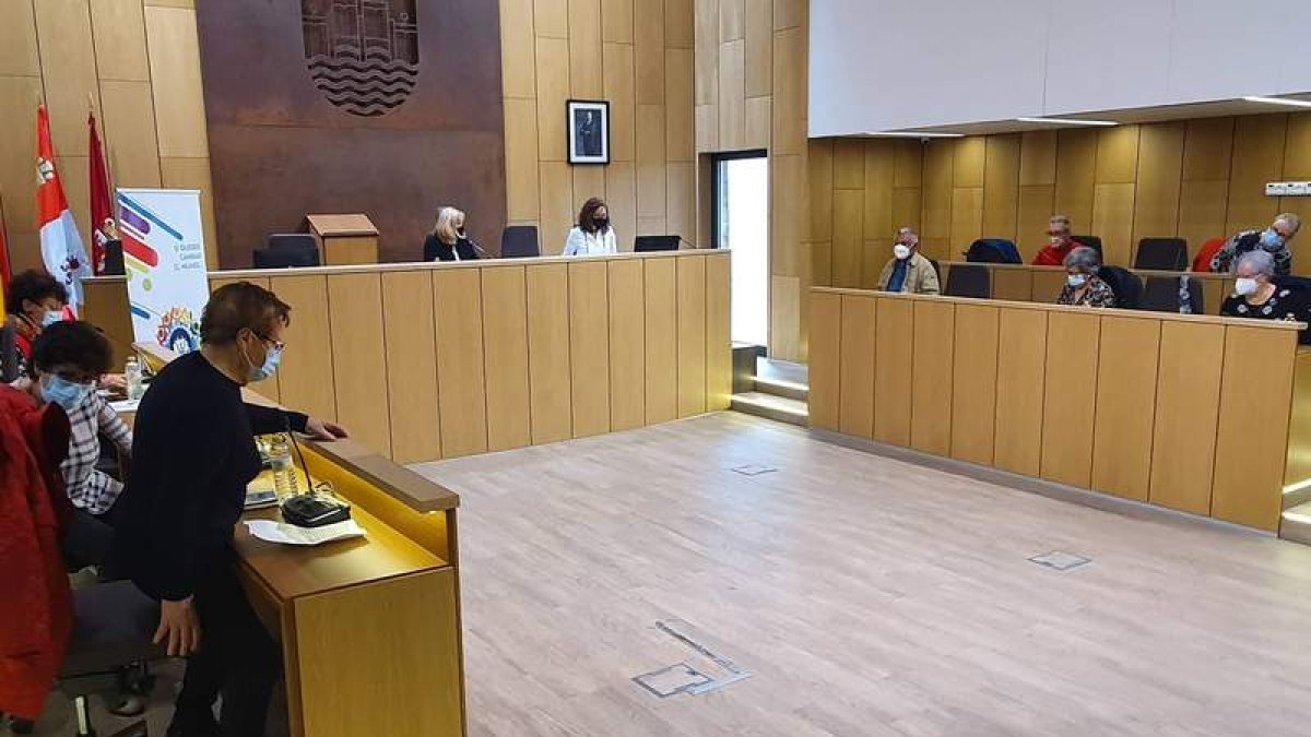 Imagen de la reunión del Consejo de Mayores. DL
