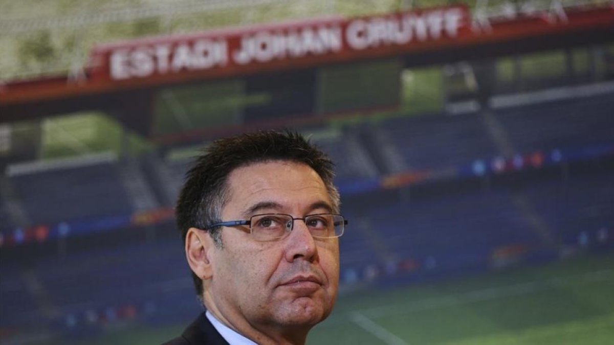 Bartomeu, en Sant Joan Despí anunciando la primera piedra del estadio Johan Cruyff.