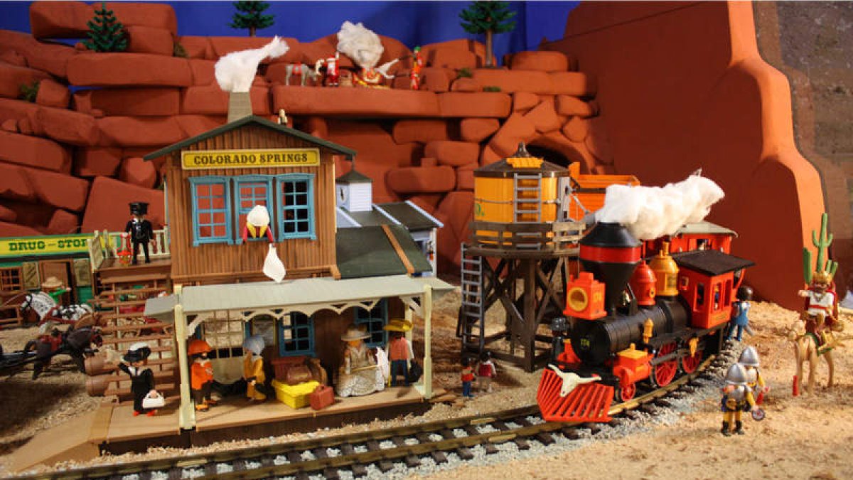 Imagen del tren llegando a la estación de Colorado Springs, en una escena del Belén de Gordoncillo. DL
