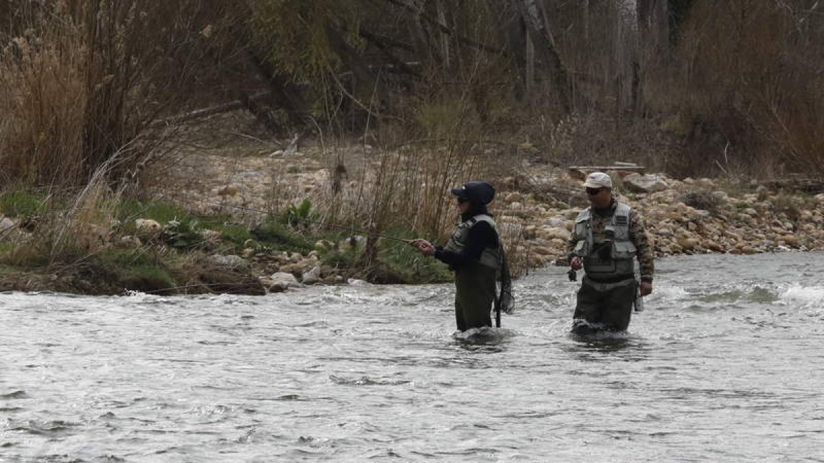 La temporada de pesca se ha iniciado con buen pie en los ríos de la provincia leonesa. MARCIANO PÉREZ