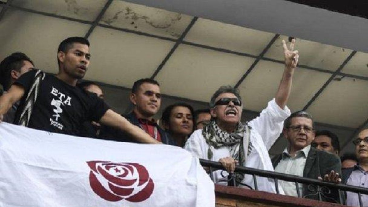 La foto fue tomada en la sede del partido de las FARC.