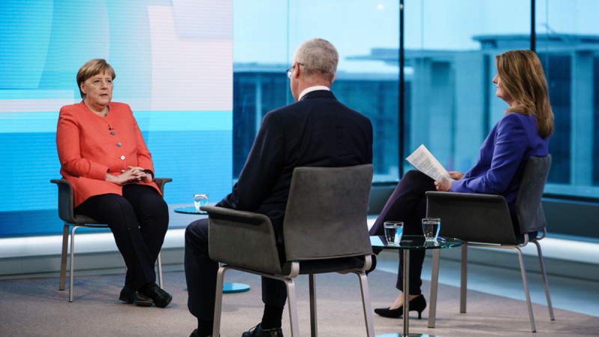 Angela Merkel en una entrevista para la televisión.