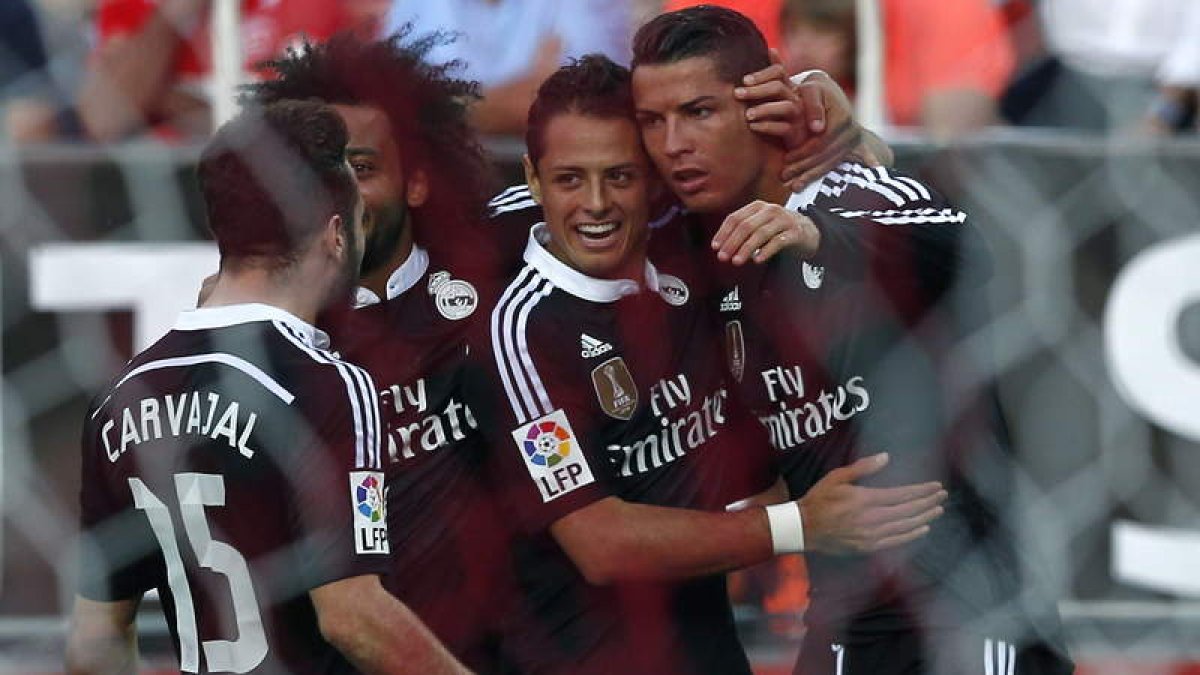 Cristiano Ronaldo celebra con sus compañeros el segundo gol que le hizo al Sevilla.