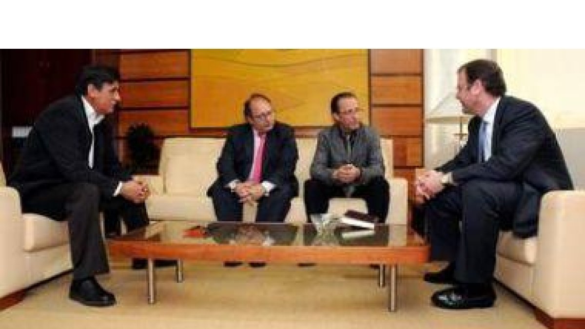 José Antonio Barrientos, Eduardo Fernández, Santiago Maraña y Antonio Silván, en la reunión.