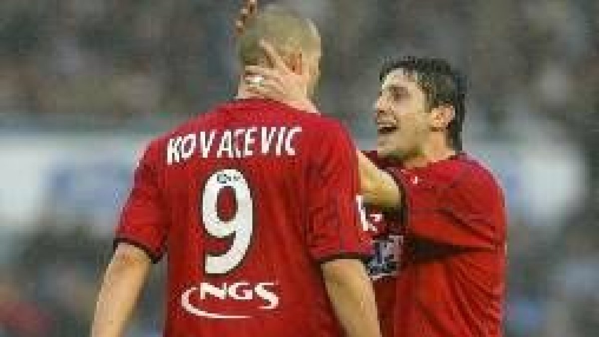Nihat, a la derecha, no acompañará a Kovacevic en el ataque realista