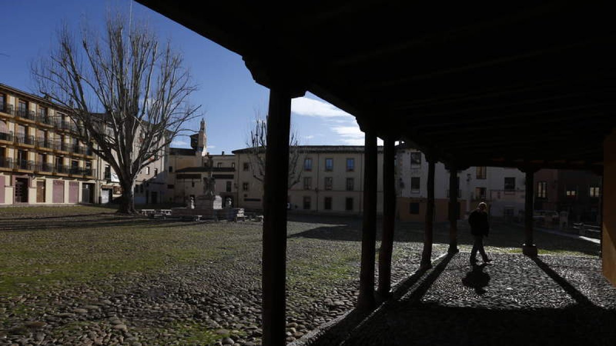 La obra de la plaza del Grano se limitará por ahora al ensanchamiento de las aceras.