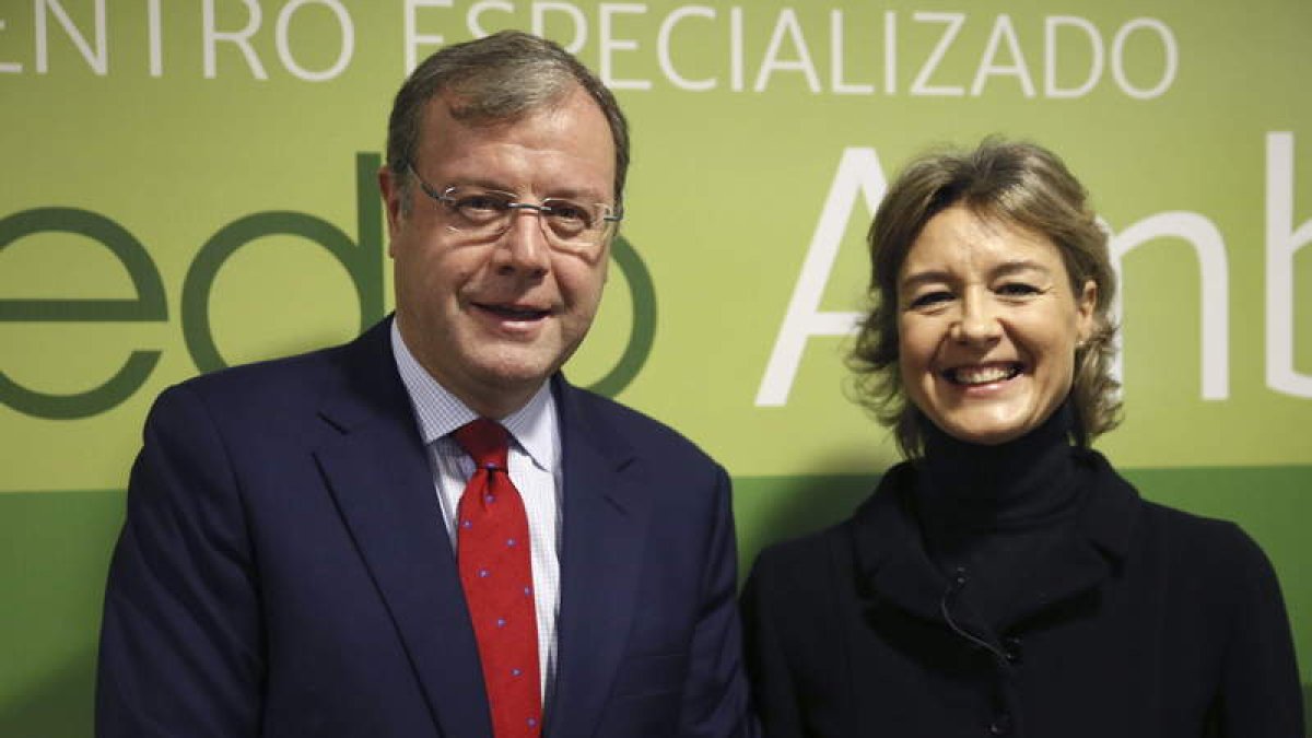 Silván y la ministra García Tejerina, ayer, en Madrid.
