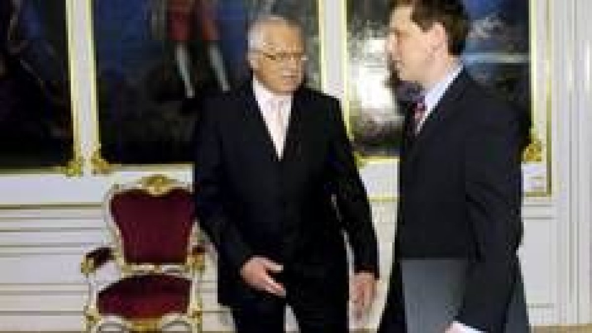 El presidente Vaclav Klaus recibe a Stanislav Gross para aceptar su dimisión