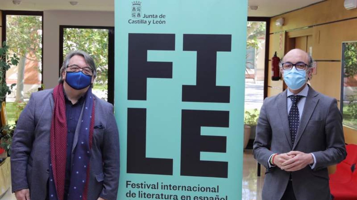 Jesús Ruiz Mantilla y Javier Ortega, ayer, durante la presentación. NACHO GALLEGO