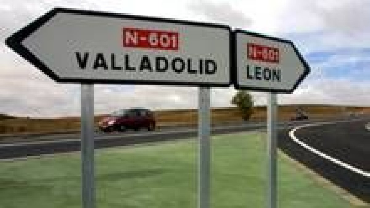 Varios de los tramos de la N-601 que comunica León con Valladolid son considerados puntos negros