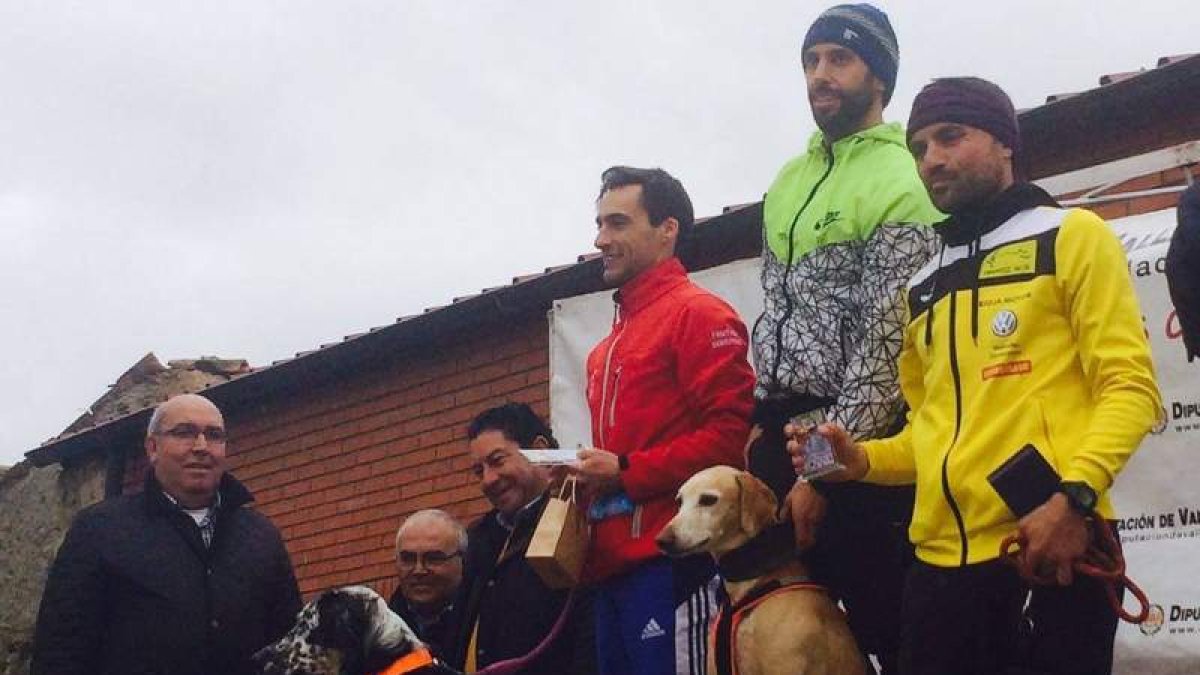 El musher leonés es un habitual en los podios y con su perro Tango forma una pareja  imbatible en cada carrera en la que participa. DL