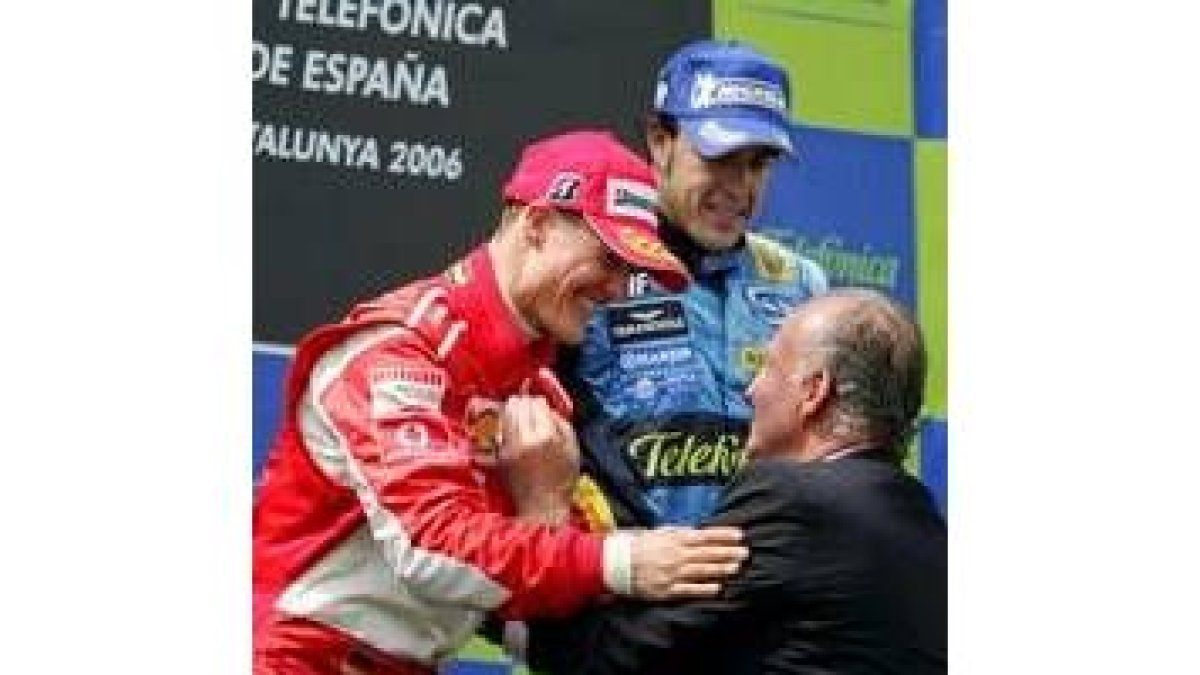 Don Juan Carlos felicita a Schumacher tras ser segundo en Montmeló