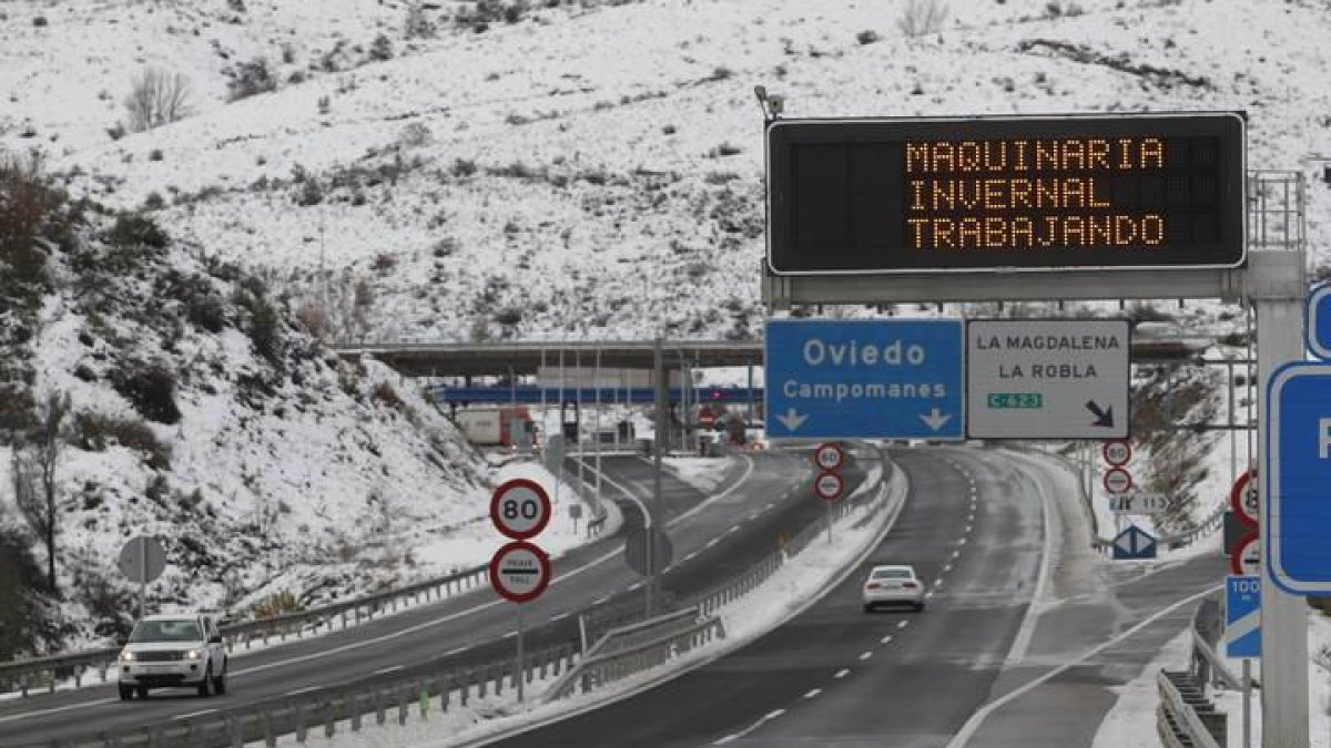 Un peaje de la autopista que une León y Asturias.