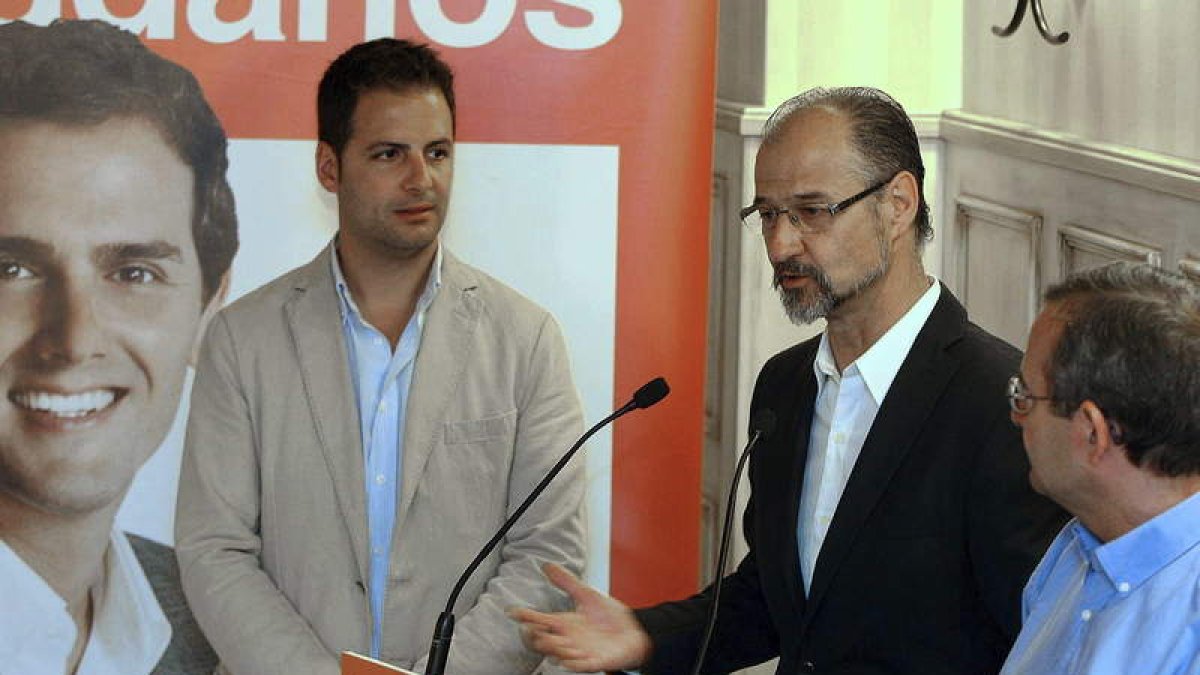 Fuentes, con los candidatos de C’s de Soria.