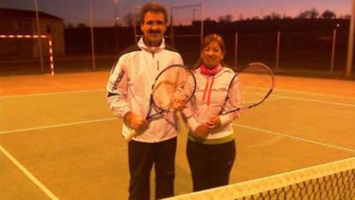 César Díez y Rosa Álvarez encabezan la tabla de la categoría dobles mixtos.